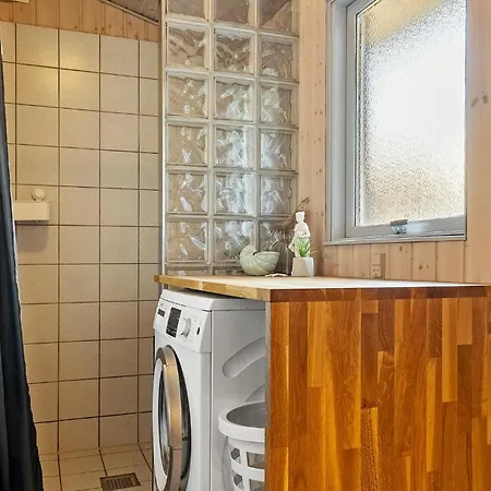 Dom wakacyjny Lovely In With Sauna *