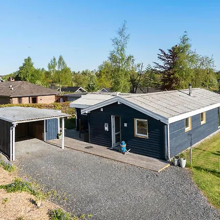 Vakantiehuis Lovely In With Sauna *