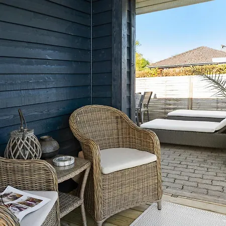 Dom wakacyjny Lovely In With Sauna