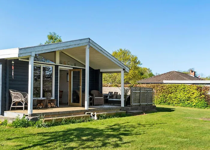 Vakantiehuis Lovely In With Sauna